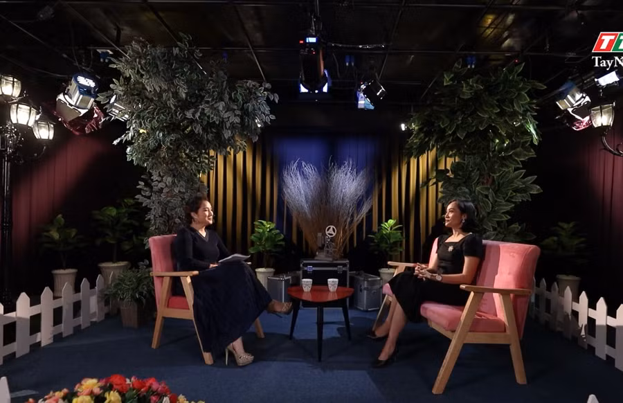 Nữ nghệ sĩ thừa nhận cô rất cô đơn vì ít tâm sự với chồng. Ảnh: Chụp màn hình