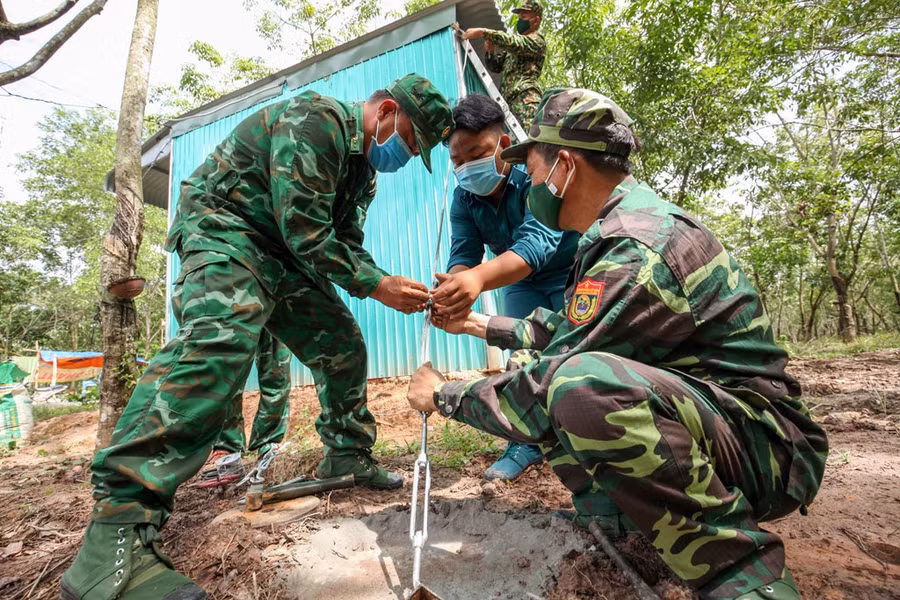 Chằng dây cáp gia cố chốt chống dịch số 10 phòng giông lốc