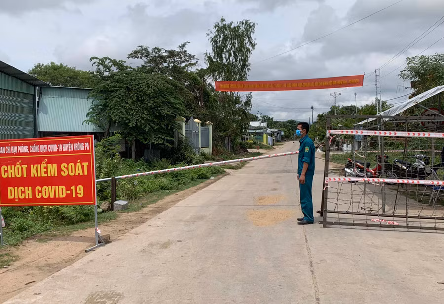 Chốt phong tỏa tại tổ dân phố 5 (thị trấn Phú Túc, huyện Krông Pa). Ảnh: Vũ Chi