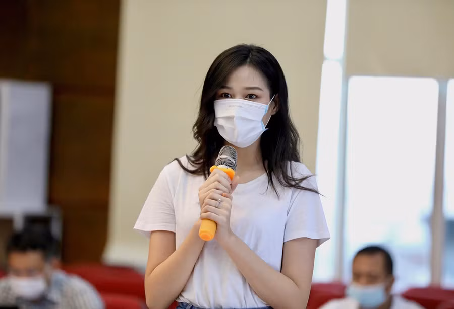 Hoa hậu Đỗ Thị Hà phát biểu tại chương trình thiện nguyện 'Cùng Tiền Phong tiếp sức tuyến đầu chống dịch Covid-19'. Ảnh: NVCC