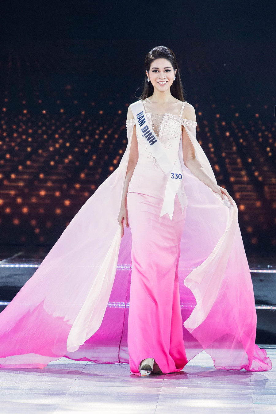 Trước khi đến với Én vàng, người đẹp sinh năm 1997 là gương mặt quen thuộc tại các cuộc thi nhan sắc. Ảnh: TL