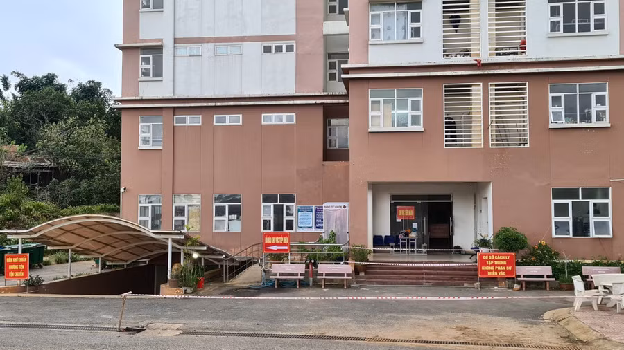 Ký túc xá sinh viên tập trung, P.7, TP. Đà Lạt nơi cách ly nhiều trường hợp F1 liên quan ổ dịch Covid-19 Công ty sợi Đà Lạt. Ảnh: Lâm Viên