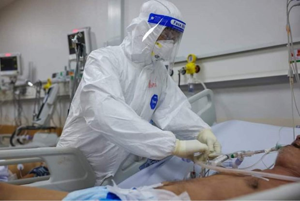  Điều trị cho bệnh nhân tại Bệnh viện Hồi sức COVID-19 Thành phố Hồ Chí Minh. (Ảnh: PV/Vietnam+)