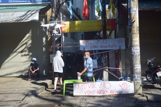  Flycam trước khi bay vào ngõ hẻm