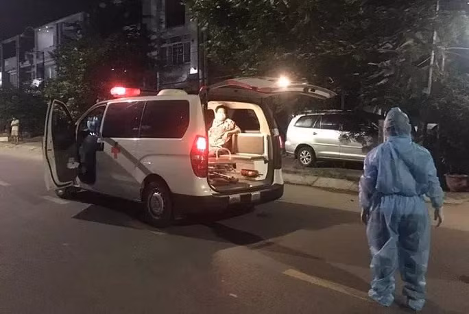 Lực lượng chức năng tổ chức truy vết những người liên quan tài xế ngay trong đêm 24-8