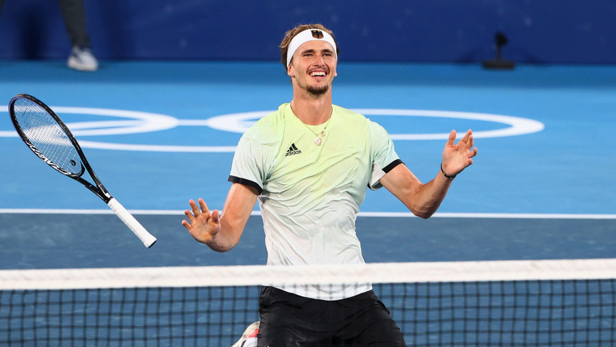 Niềm phấn khích sau chiến thắng của Zverev. Ảnh: Reuters Niềm phấn khích sau chiến thắng của Zverev. Ảnh: Reuters