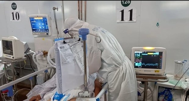 Điều trị cho bệnh nhân mắc COVID-19. (Ảnh: PV/Vietnam+) Điều trị cho bệnh nhân mắc COVID-19. (Ảnh: PV/Vietnam+)