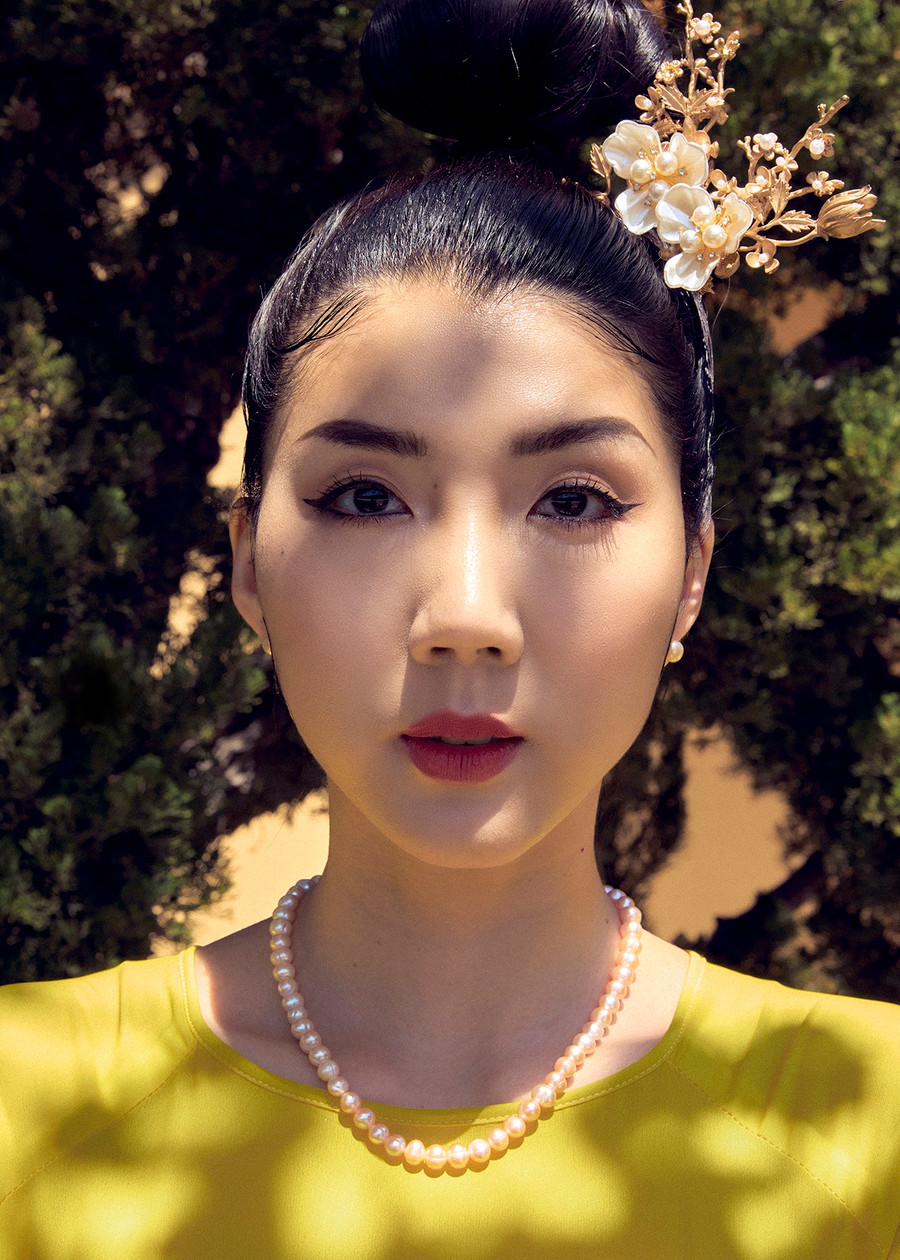 Những ngày xa quê hương, cô thường diện trang phục truyền thống trong những dịp trọng đại. Cô tin rằng những người con xa xứ đều có chung cảm giác muốn hướng về nguồn cội trong mỗi dịp lễ, Tết truyền thống của người Việt. Ảnh: NVCC