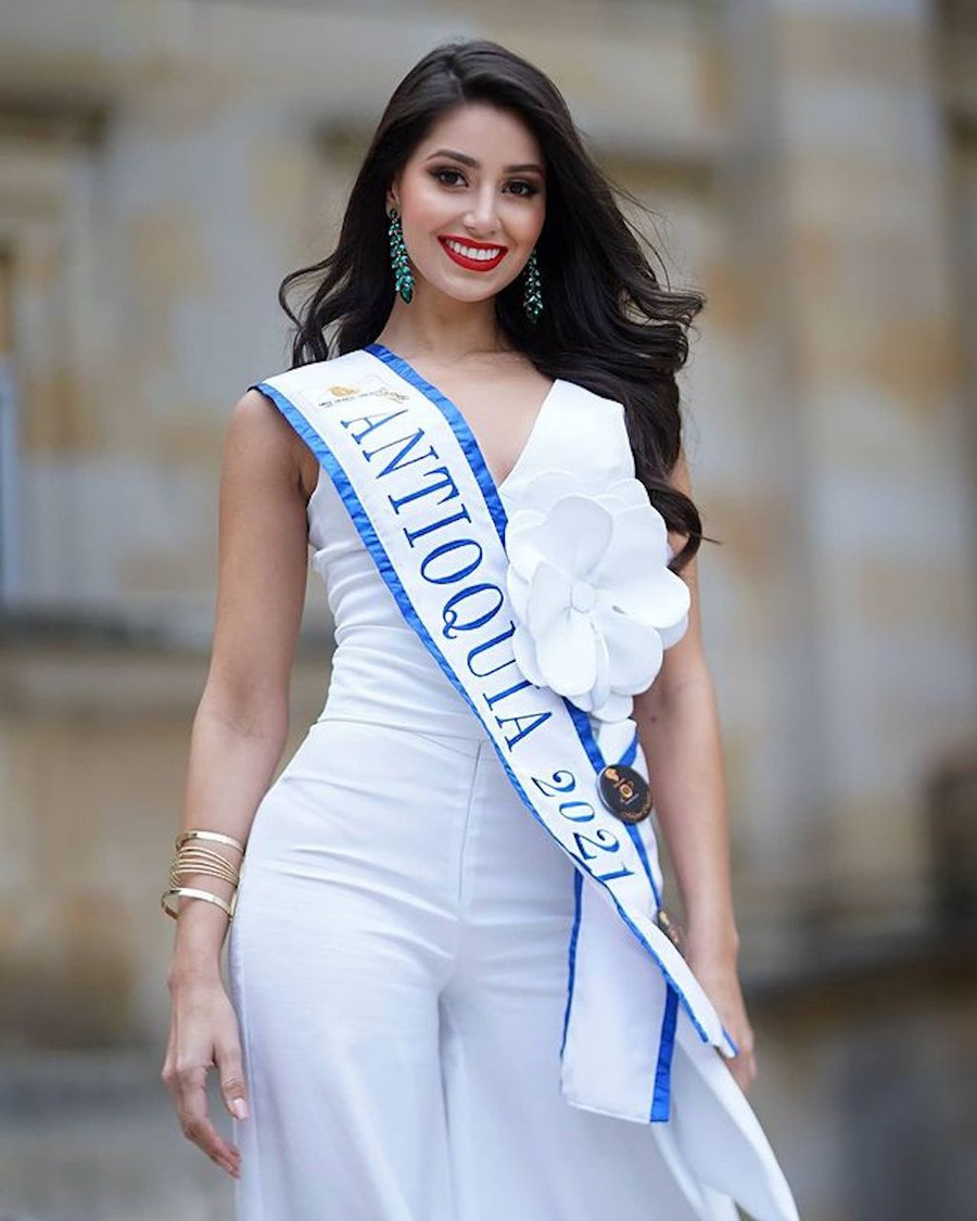 Nữ hoàng sắc đẹp vừa đăng quang khích lệ mọi người sống có mục tiêu, không ngừng theo đuổi ước mơ và tin tưởng của bản thân. Cô gửi lời cảm ơn đến những người đồng hành, động viên mình suốt chặng đường vừa qua và cam kết sẽ đưa nhan sắc Colombia tỏa sáng trên đấu trường quốc tế. Ảnh: Instagram NV