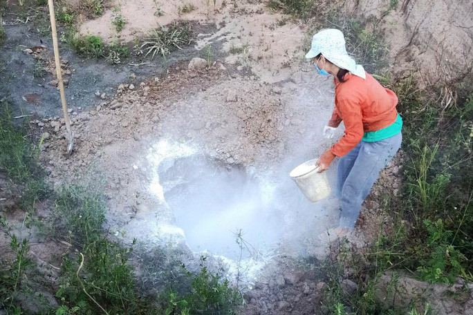 Dịch bệnh trên đàn gia súc khiến người chăn nuôi gặp khó khăn