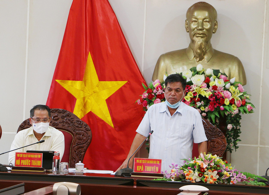 Phó Chủ tịch UBND tỉnh Kpă Thuyên phát biểu tại hội nghị. Ảnh: Quang Tấn