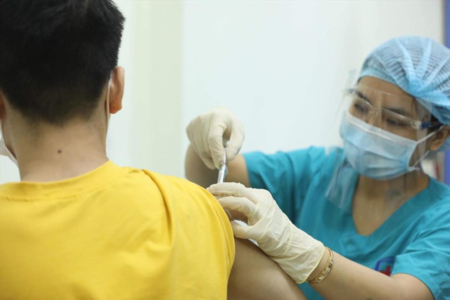 Một tình nguyện viên được tiêm thử nghiệm vaccine ARCT-154. Ảnh: Bộ Y tế Một tình nguyện viên được tiêm thử nghiệm vaccine ARCT-154. Ảnh: Bộ Y tế