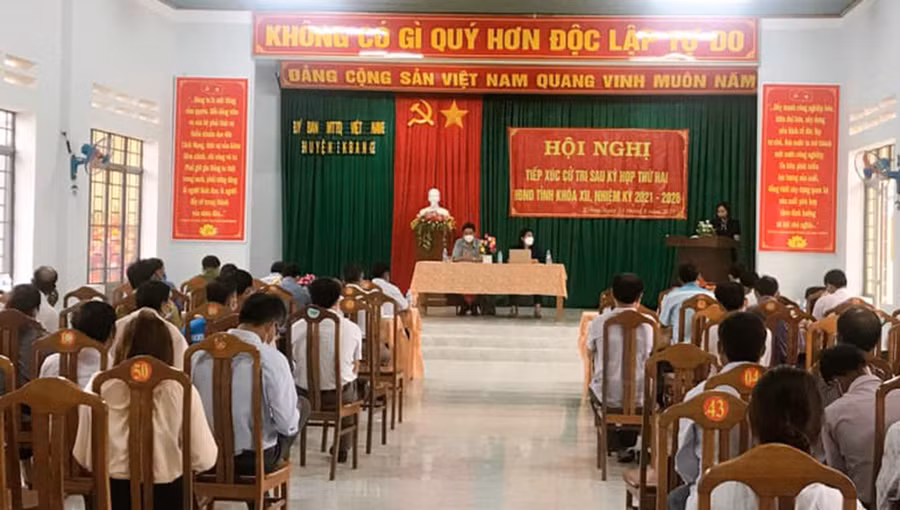 Quang cảnh buổi tiếp xúc cử tri. Ảnh: Minh Ngân Quang cảnh buổi tiếp xúc. Ảnh: Minh Ngân