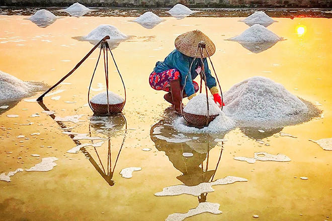 Dù vất vả nhưng nhiều người vẫn bám trụ giữ nghề.