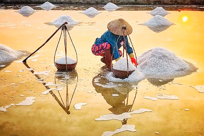 Dù vất vả nhưng nhiều người vẫn bám trụ giữ nghề.