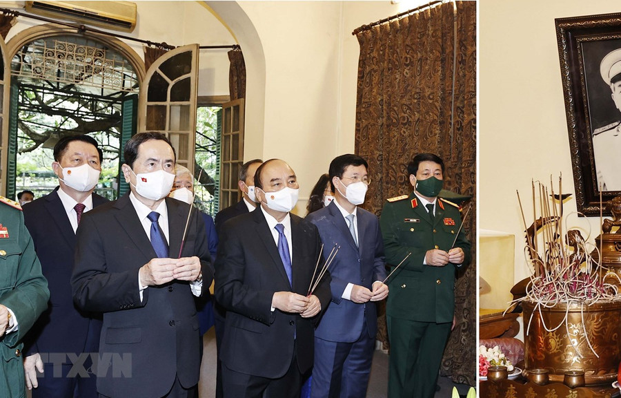 Chủ tịch nước Nguyễn Xuân Phúc dâng hương tưởng nhớ Đại tướng Võ Nguyên Giáp. (Ảnh: Thống Nhất/TTXVN) Chủ tịch nước Nguyễn Xuân Phúc dâng hương tưởng nhớ Đại tướng Võ Nguyên Giáp. (Ảnh: Thống Nhất/TTXVN)