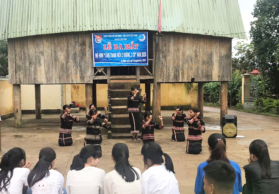 Lễ ra mắt Làng Thanh niên 2 không, 2 có ở huyện Chư Păh. Ảnh: Hà Đức Thành