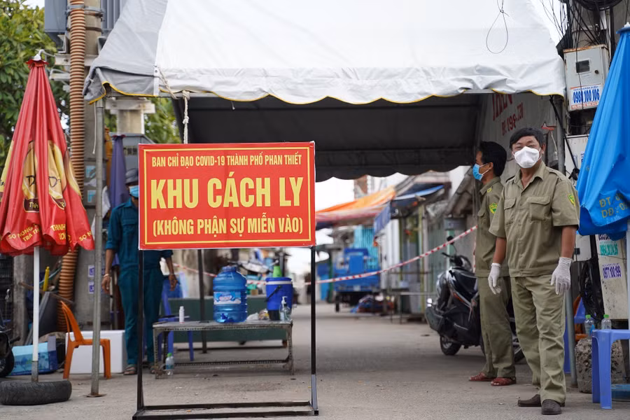 Phong tỏa chợ Văn Thánh thuộc P. Phú Tài, TP.Phan Thiết. Ảnh: Hữu Tri