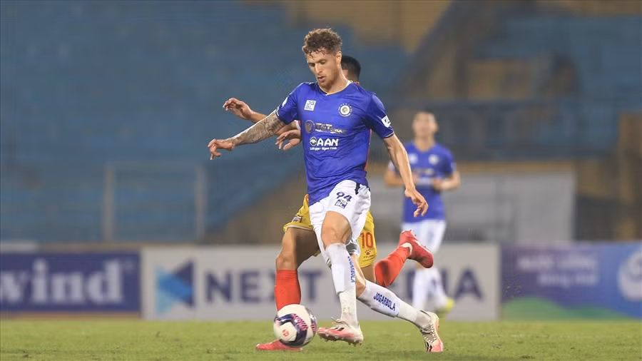 Hà Nội cũng cho các ngoại binh về thăm gia đình. Ảnh: HNFC