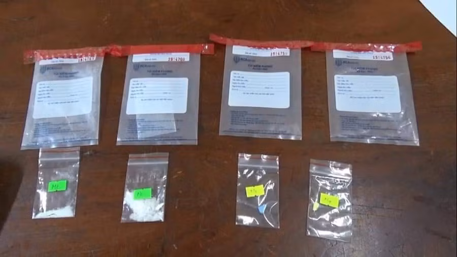 Số ma túy Công an thu được tại phòng hát. Ảnh: NT