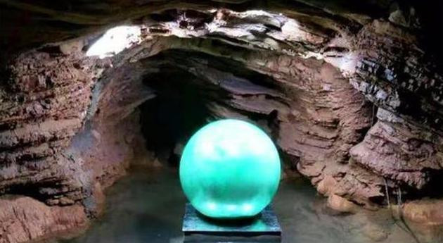 Dạ minh châu vốn là một bảo vật có từ thời cổ đại. Người xưa tin rằng nó có thể phát sáng trong bóng tối, và đó là một điềm lành. Dạ minh châu vốn là một bảo vật có từ thời cổ đại. Người xưa tin rằng nó có thể phát sáng trong bóng tối, và đó là một điềm lành.