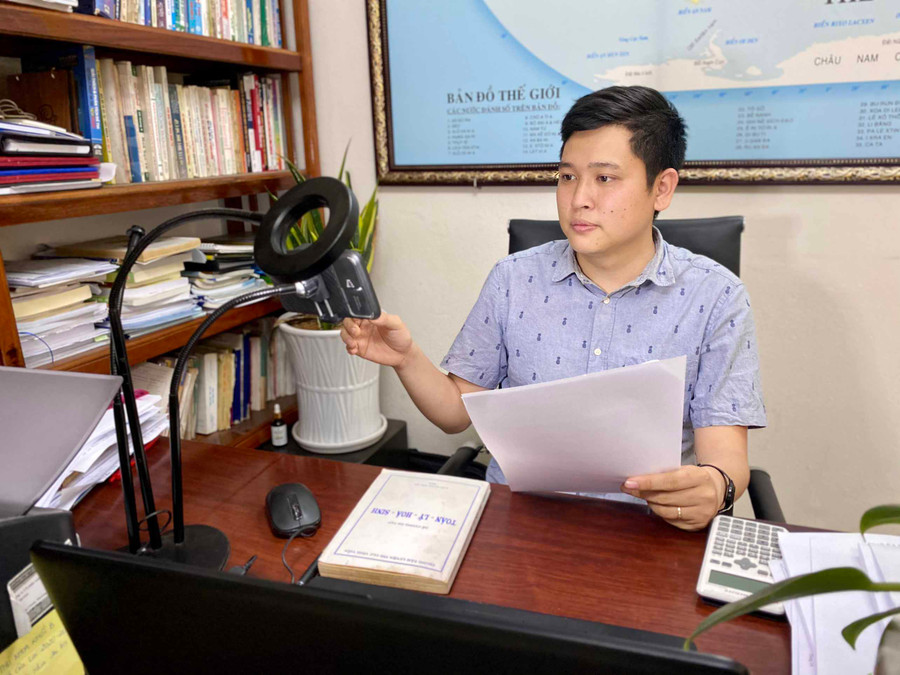 Việc soạn giảng điện tử đã giúp giáo viên triển khai dạy học trực tuyến thuận lợi hơn trong thời gian học sinh nghỉ học để phòng-chống dịch Covid-19. Ảnh: Mộc Trà