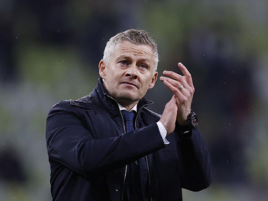 HLV Solskjaer đứng trước áp lực buộc phải có danh hiệu đầu tiên ở mùa thứ 4 dẫn dắt M.U. Ảnh: AFP