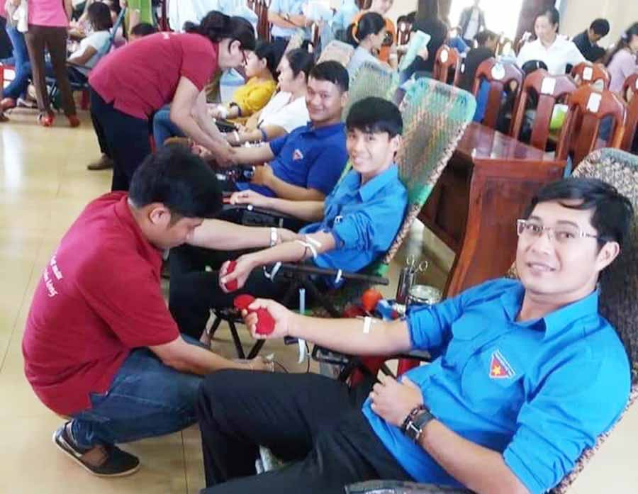 Đông đảo đoàn viên, thanh niên huyện Đak Đoa hiến máu tình nguyện (ảnh chụp trước tháng 4-2021). Ảnh: Hồng Ngọc