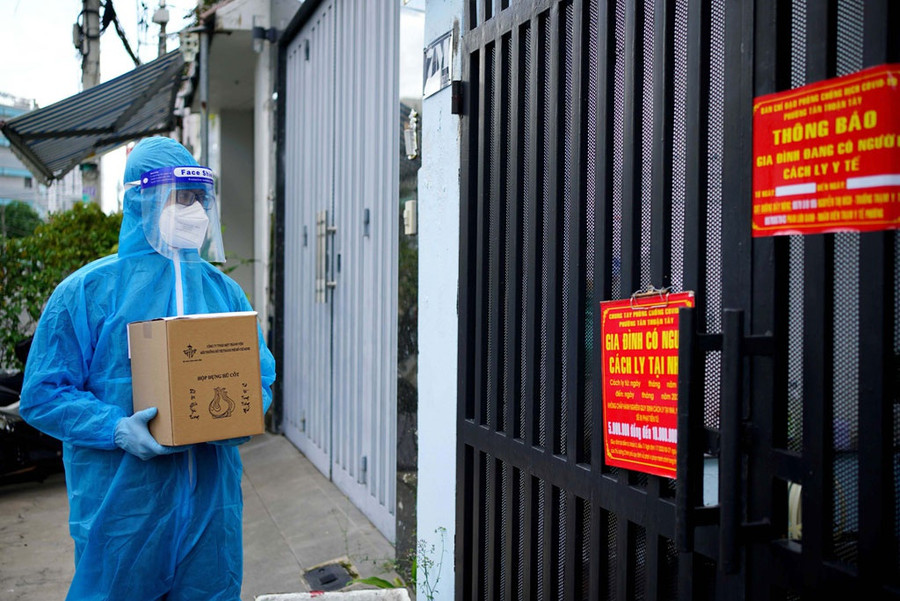 Ban Chỉ huy quân sự Q.7 mang tro cốt một người mất về với thân nhân