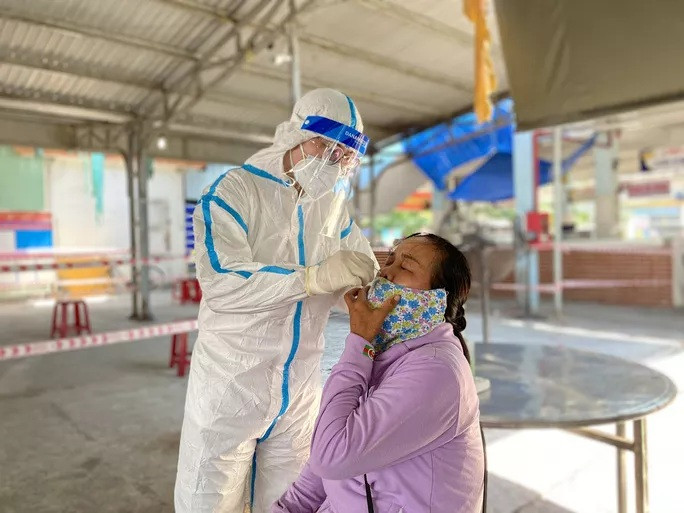 Xét nghiệm Covid-19 cho tiểu thương tại Đà Nẵng