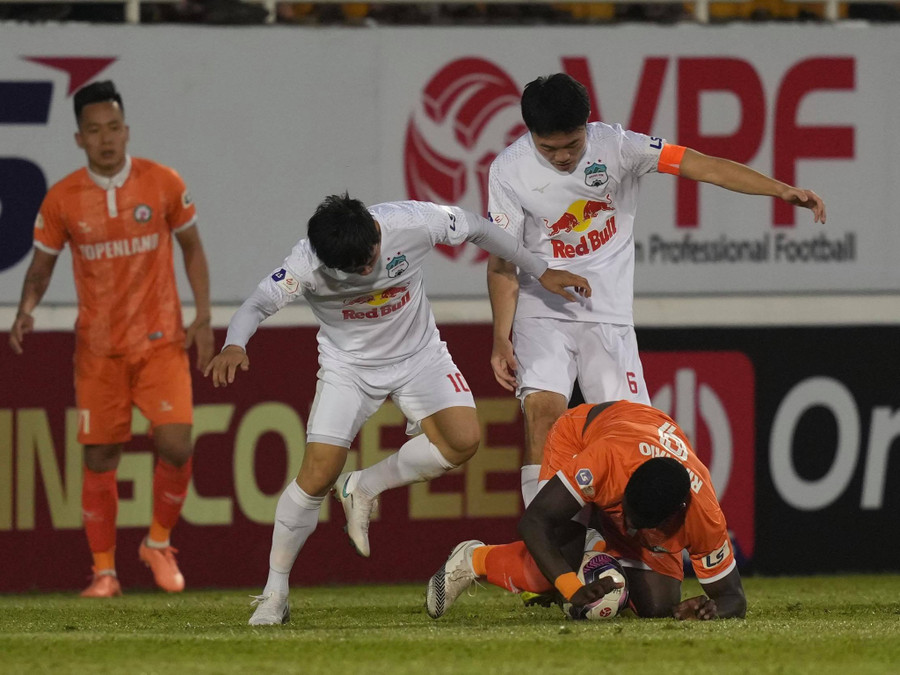 Các cầu thủ HAGL trưởng thành ở mùa giải 2020-2021. Ảnh: Minh Trần