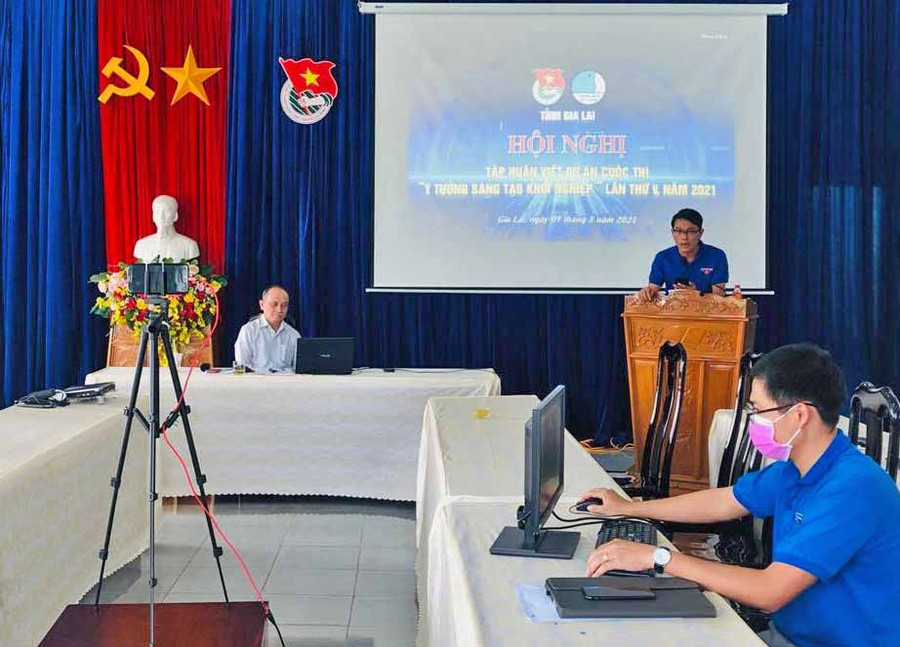 Toàn cảnh hội nghị tập huấn viết dự án cuộc thi Ý tưởng sáng tạo khởi nghiệp lần thứ V do Tỉnh Đoàn, Hội Liên hiệp Thanh niên Việt Nam tỉnh tổ chức. Ảnh Phan Lài