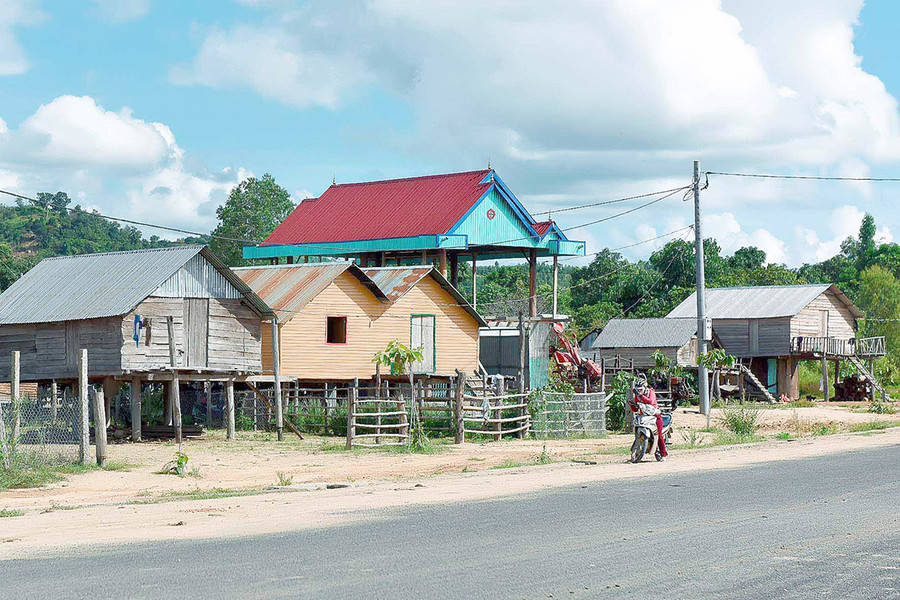 Diện mạo làng tái định cư Blôm (xã Kim Tân, huyện Ia Pa) ngày càng khởi sắc. Ảnh: Đức Thụy