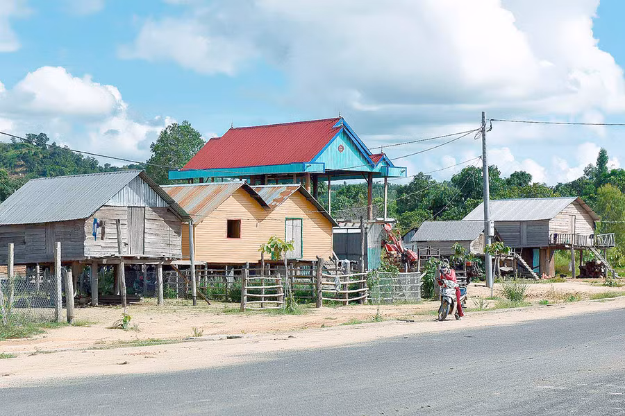 Diện mạo làng tái định cư Blôm (xã Kim Tân, huyện Ia Pa) ngày càng khởi sắc. Ảnh: Đức Thụy
