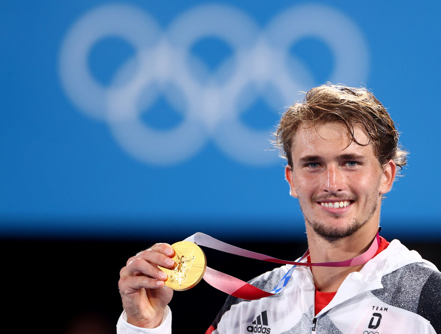 Zverev trở thành tay vợt nam đầu tiên của Đức giành HCV Olympic. Ảnh: Reuters  Zverev trở thành tay vợt nam đầu tiên của Đức giành HCV Olympic. Ảnh: Reuters