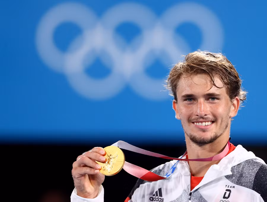  Zverev trở thành tay vợt nam đầu tiên của Đức giành HCV Olympic. Ảnh: Reuters