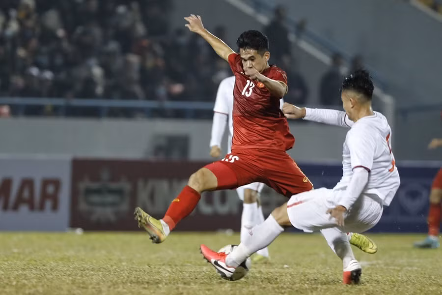 Trần Văn Kiên (trái) được gọi bổ sung. Ảnh: Ngọc Linh