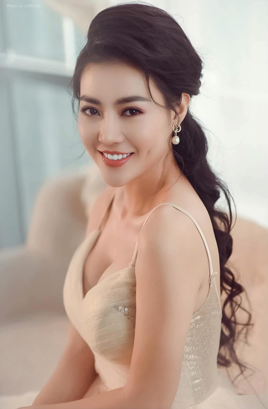 Thanh Hương cũng là gương mặt quen thuộc với khán giả khi tham gia các dự án phim truyền hình như Sống chung với mẹ chồng, Quỳnh búp bê, Mùa hoa tìm lại… Cô gây ấn tượng bởi khả năng diễn xuất tốt và là một trong những diễn viên nổi bật hiện nay. Ảnh: FBNV