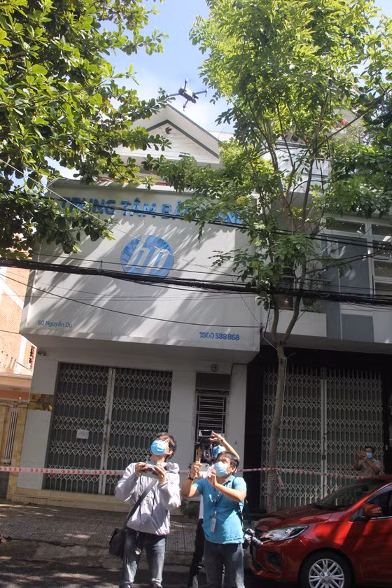 Flycam được triển khai tại các khu vực có nguy cơ, địa bàn hẻm nhỏ của 13 phường vào giờ cao điểm (7-9 giờ và 16-19 giờ)