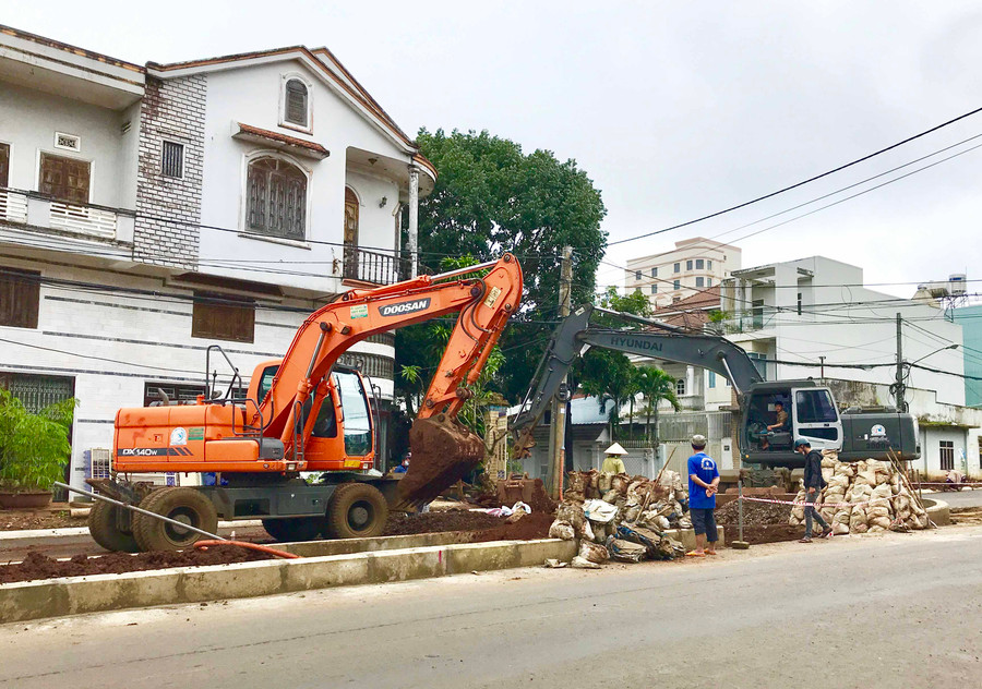 Đơn vị thi công đang đẩy nhanh tiến độ dự án nâng cấp, mở rộng đường Lý Thái Tổ (TP. Pleiku)