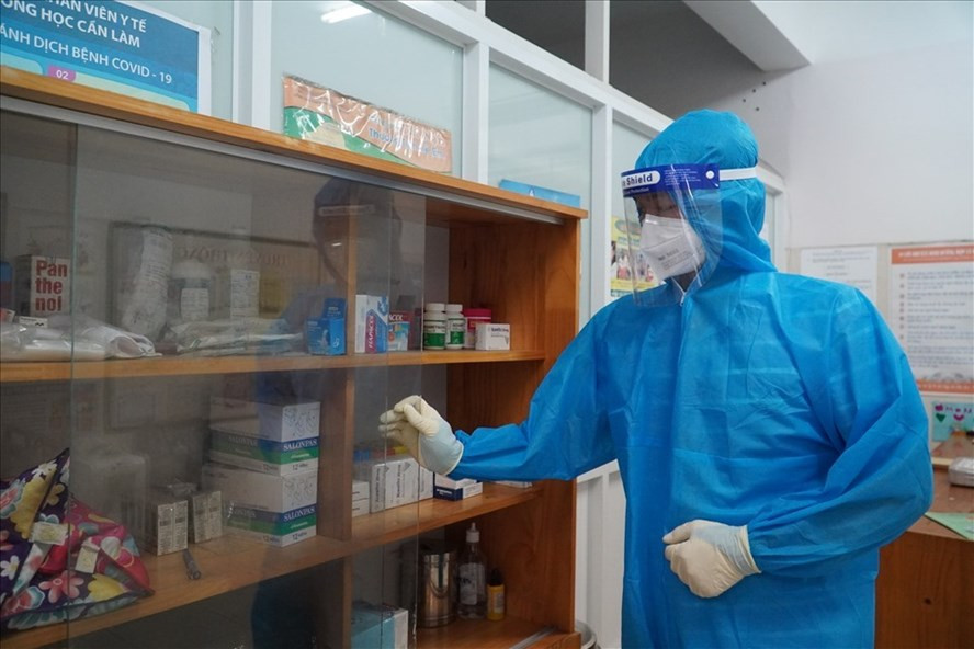Tủ thuốc ở khu khám bệnh Trạm y tế lưu động số 1, quận 7, TPHCM. Ảnh: Ngọc Lê Tủ thuốc ở khu khám bệnh Trạm y tế lưu động số 1, quận 7, TPHCM. Ảnh: Ngọc Lê