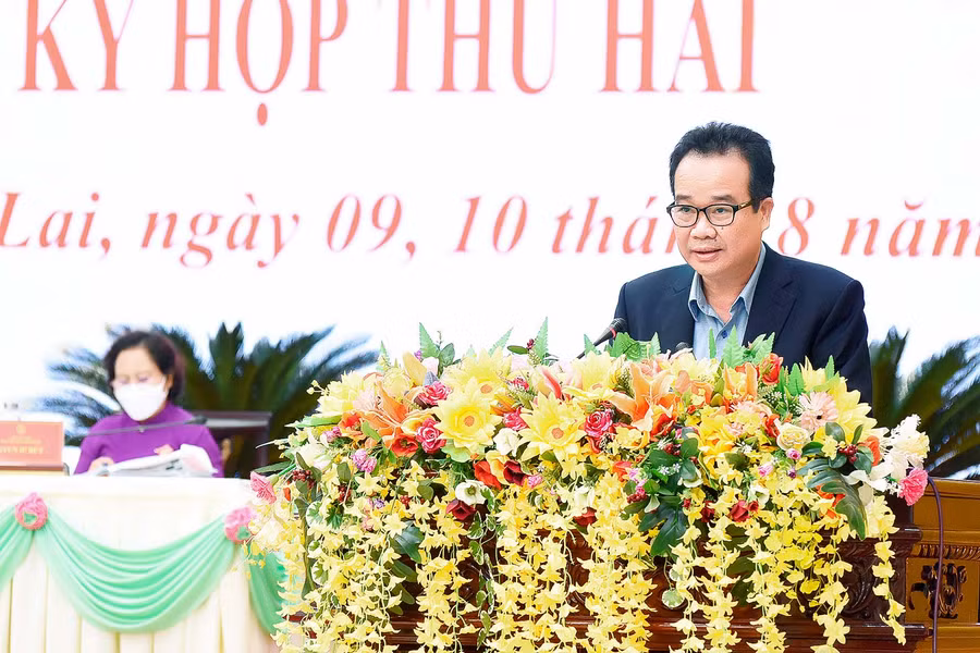 Giám đốc Sở Nông nghiệp và PTNT Lưu Trung Nghĩa giải trình một số ý kiến của các đại biểu. Ảnh: Đức Thụy