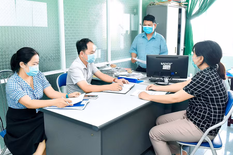 Hội Nông dân huyện Phú Thiện trao đổi kinh nghiệm tư vấn, hỗ trợ người dân sử dụng vốn hiệu quả góp phần phát triển kinh tế gia đình.