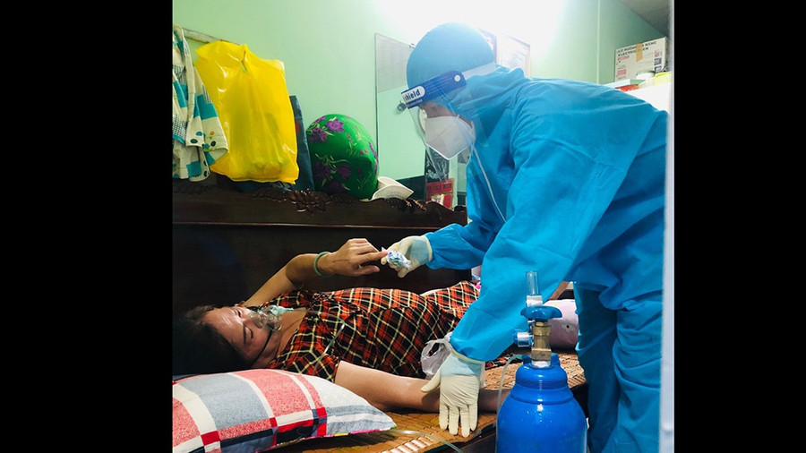 Chương trình ATM ô xy do Hội Doanh nhân trẻ Việt Nam phát động đã kịp thời cấp cứu được nhiều bệnh nhân Covid-19 điều trị tại nhà. Ảnh: BTC cung cấp Chương trình ATM ô xy do Hội Doanh nhân trẻ Việt Nam phát động đã kịp thời cấp cứu được nhiều bệnh nhân Covid-19 điều trị tại nhà. Ảnh: BTC cung cấp