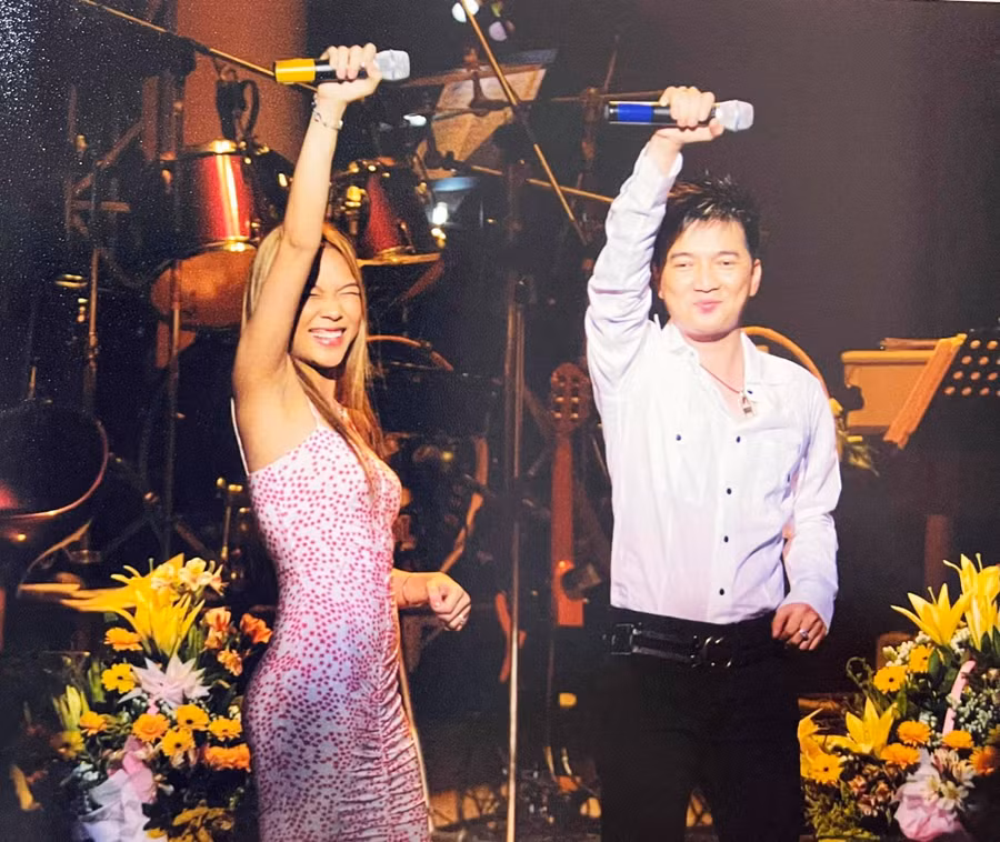 Những khoảnh khắc của ca sĩ Đàm Vĩnh Hưng - Mỹ Tâm trên sân khấu từ nhiều năm trước. (Ảnh: FBNV)