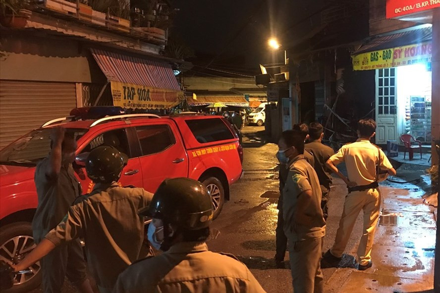 Cháy quán tạp hóa khiến 5 người tử vong trong đêm ở Bình Dương. Ảnh: Dương Bình