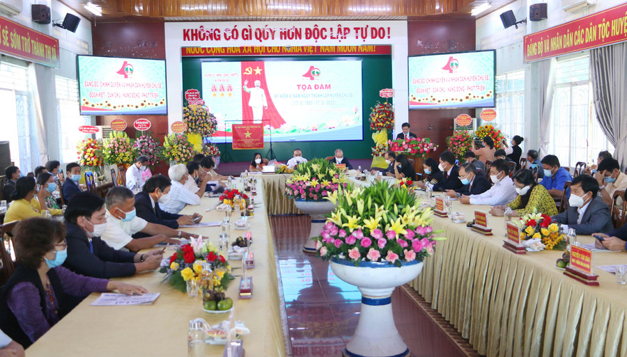 Quang cảnh buổi tọa đàm. Ảnh: Quang Tấn