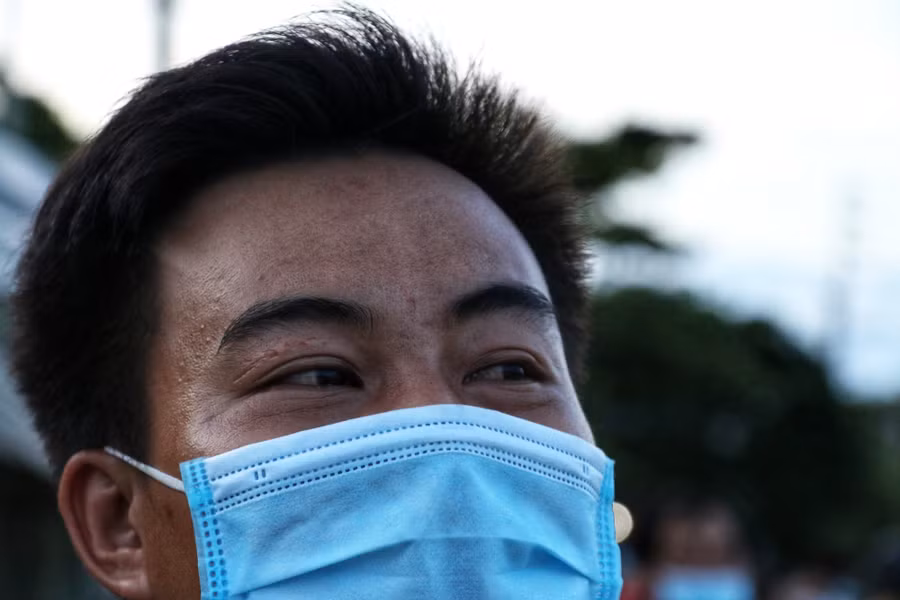 Anh Đoàn Hải cùng đôi mắt sạm đen vì chạy xe liên tục nhiều giờ đồng hồ. Ảnh: D.B