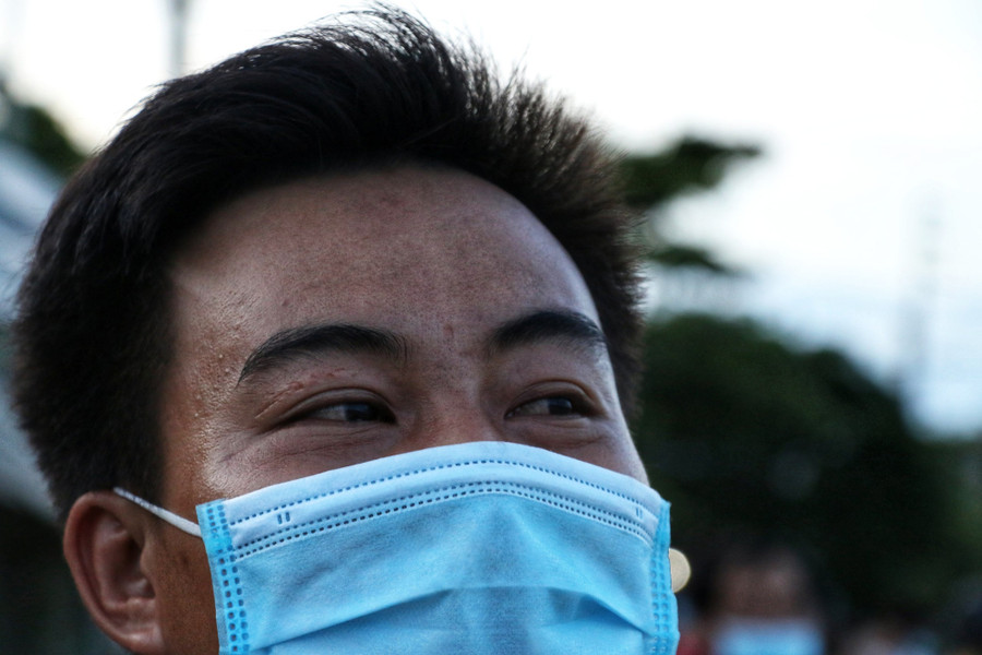 Anh Đoàn Hải cùng đôi mắt sạm đen vì chạy xe liên tục nhiều giờ đồng hồ. Ảnh: D.B