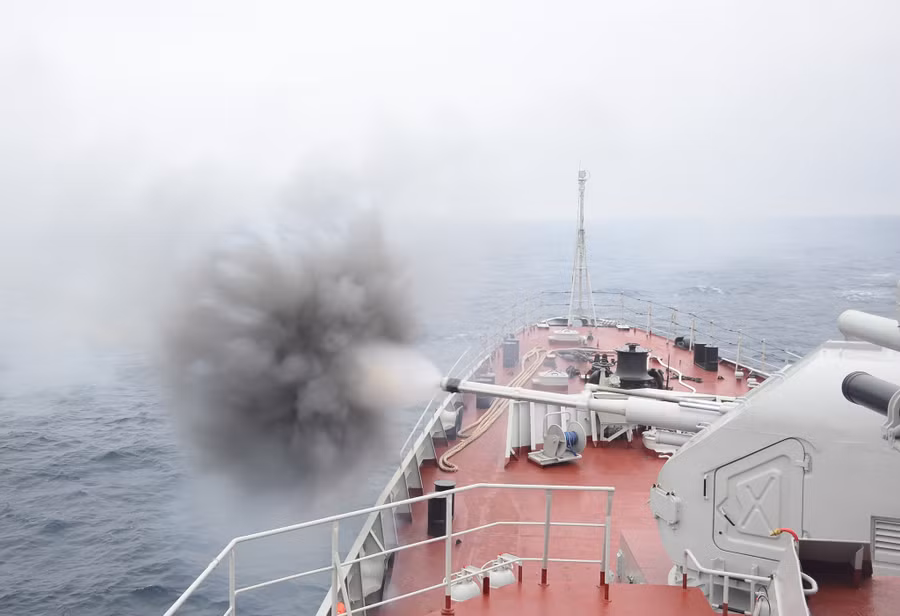  Tàu hộ vệ tên lửa Quang Trung (016) khai hỏa tiêu diệt mục tiêu Baochinhphu.vn